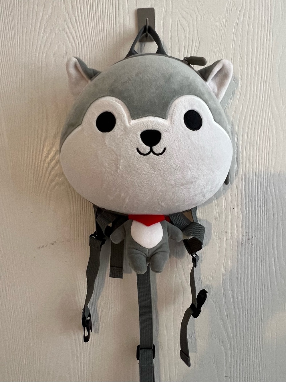 Plush Grey Husky Kids Backpack with Red Accent - Cute Animal Bag